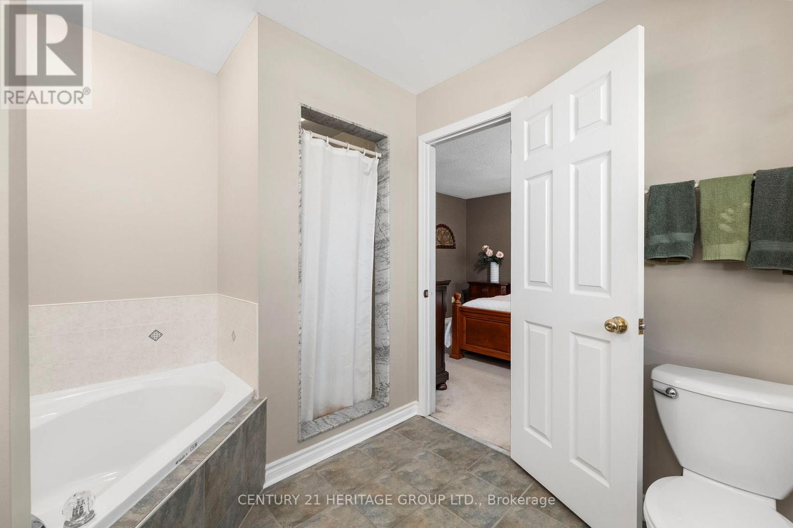 214 Melbourne Drive, Bradford West Gwillimbury, Ontario  L3Z 2Y8 - Photo 25 - N12423951