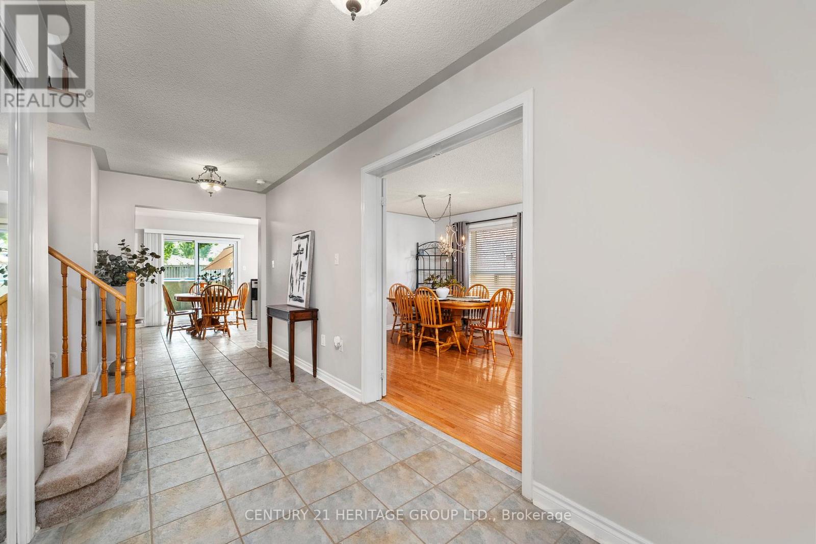 214 Melbourne Drive, Bradford West Gwillimbury, Ontario  L3Z 2Y8 - Photo 3 - N12423951