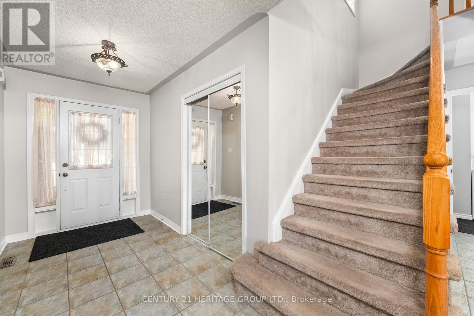 214 Melbourne Drive, Bradford West Gwillimbury, Ontario  L3Z 2Y8 - Photo 4 - N12423951