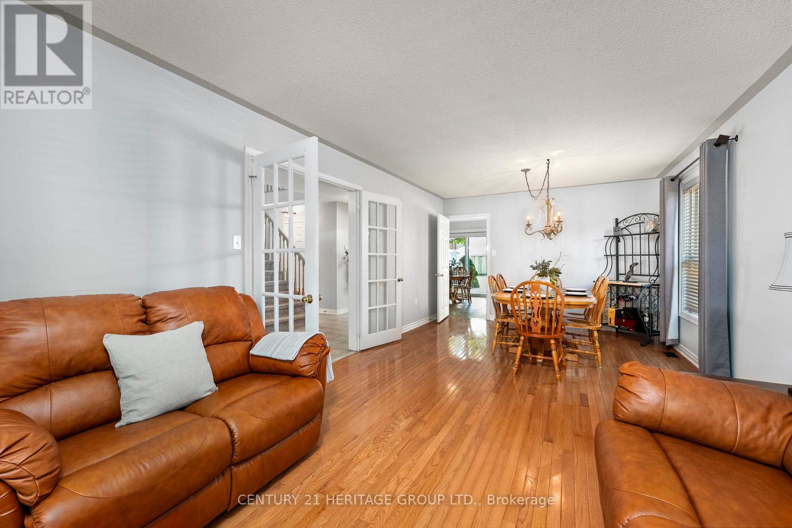 214 Melbourne Drive, Bradford West Gwillimbury, Ontario  L3Z 2Y8 - Photo 5 - N12423951