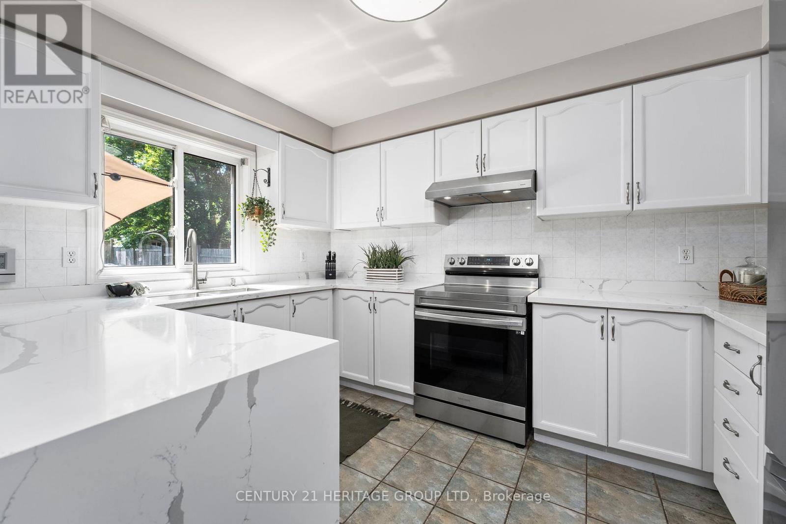 214 Melbourne Drive, Bradford West Gwillimbury, Ontario  L3Z 2Y8 - Photo 8 - N12423951