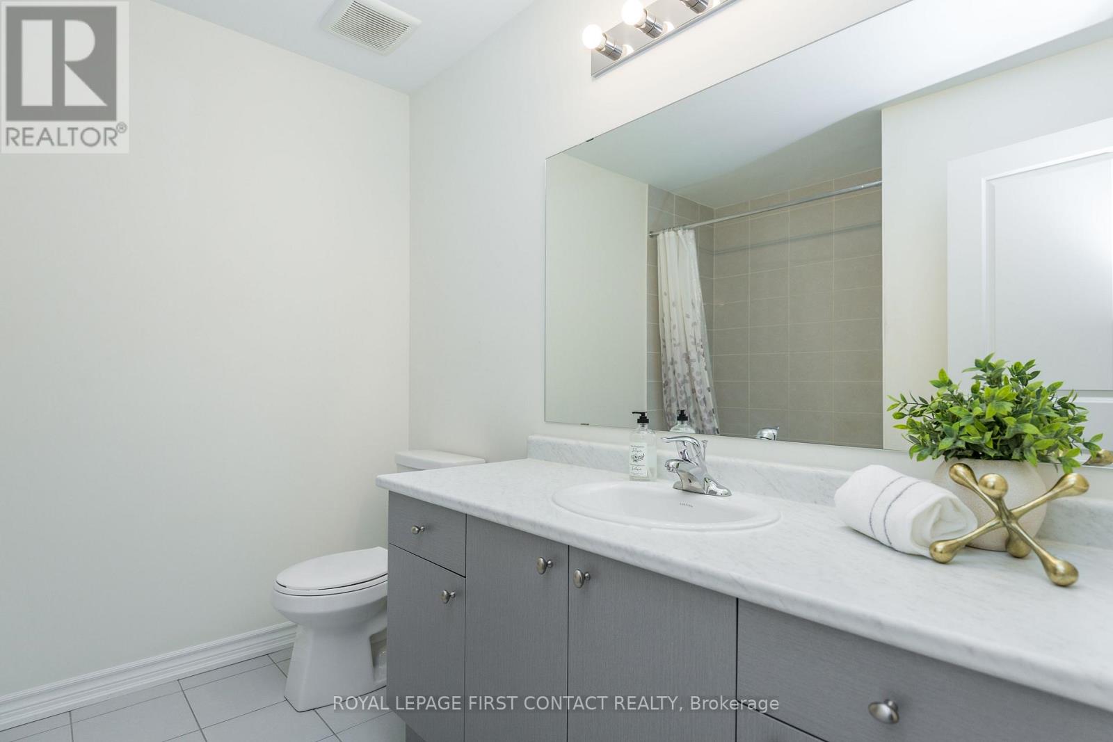86 Kenneth Rogers Crescent, East Gwillimbury, Ontario  L9N 1S5 - Photo 23 - N12424043