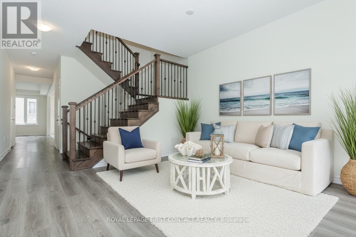 86 Kenneth Rogers Crescent, East Gwillimbury, Ontario  L9N 1S5 - Photo 3 - N12424043