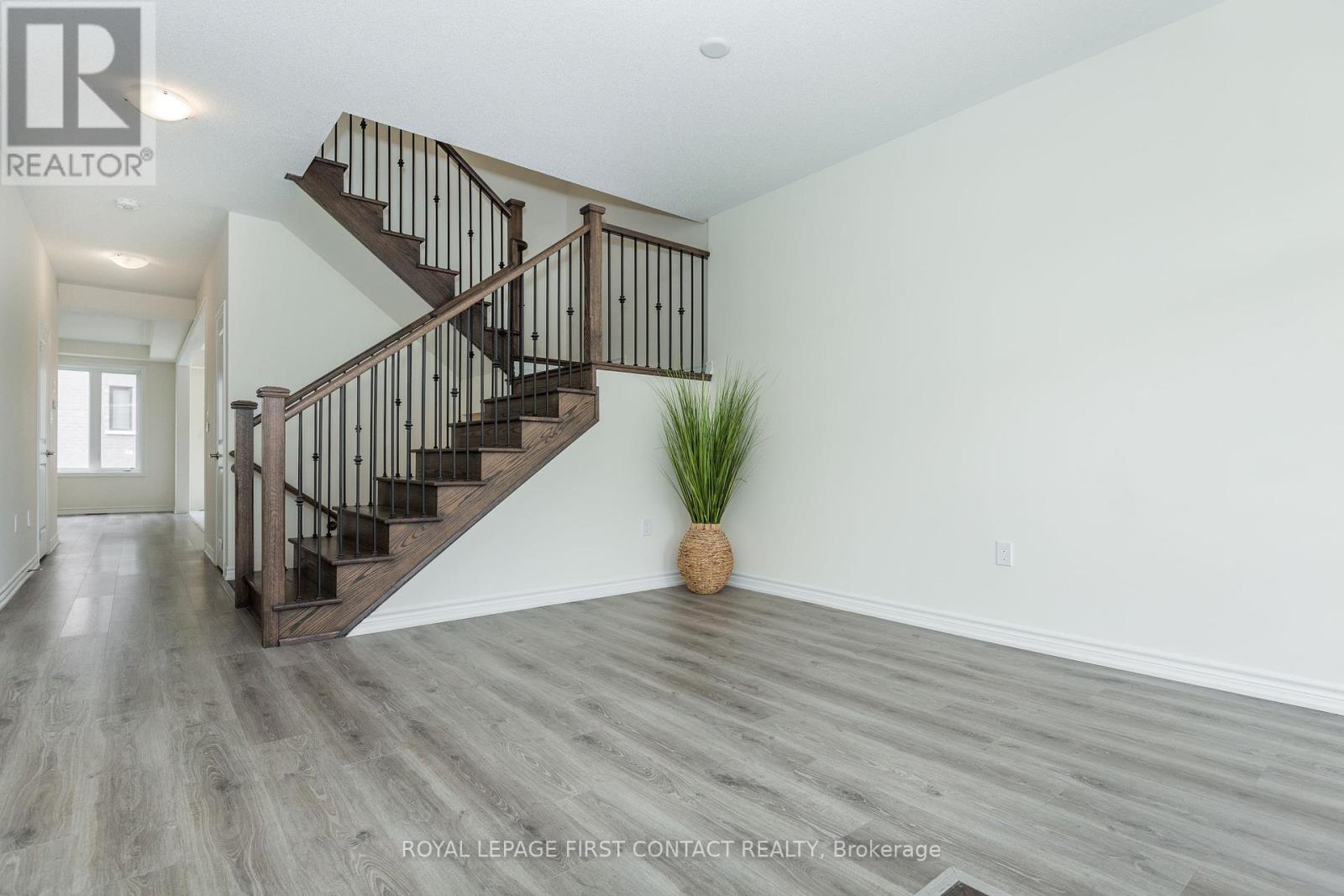 86 Kenneth Rogers Crescent, East Gwillimbury, Ontario  L9N 1S5 - Photo 4 - N12424043