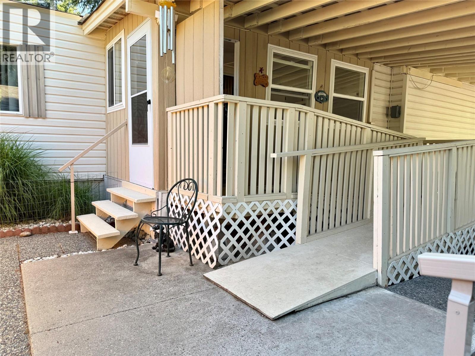 1558 Thompson Road, Christina Lake, British Columbia  V0H 1E0 - Photo 5 - 10360621