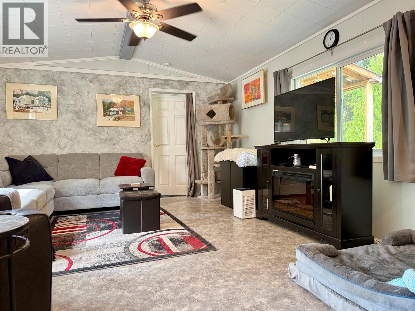 1558 Thompson Road, Christina Lake, British Columbia  V0H 1E0 - Photo 12 - 10360621