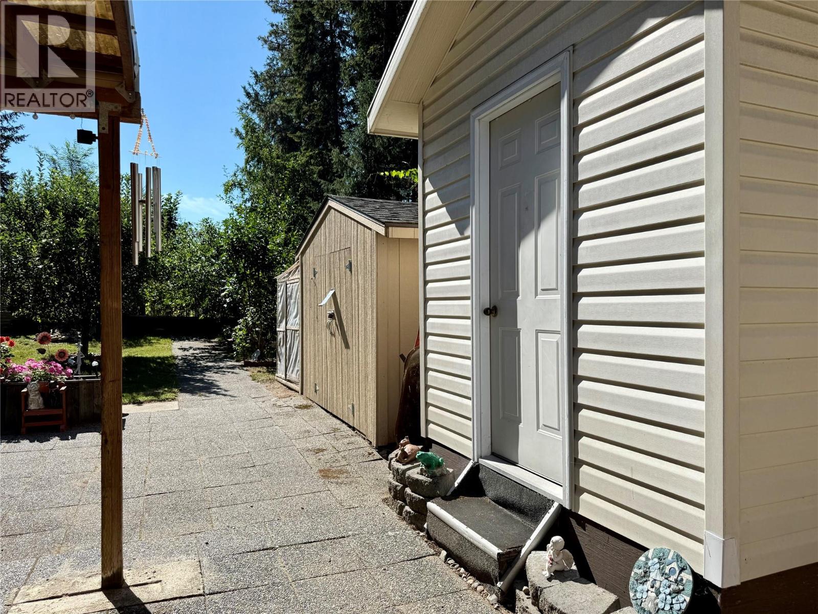1558 Thompson Road, Christina Lake, British Columbia  V0H 1E0 - Photo 39 - 10360621