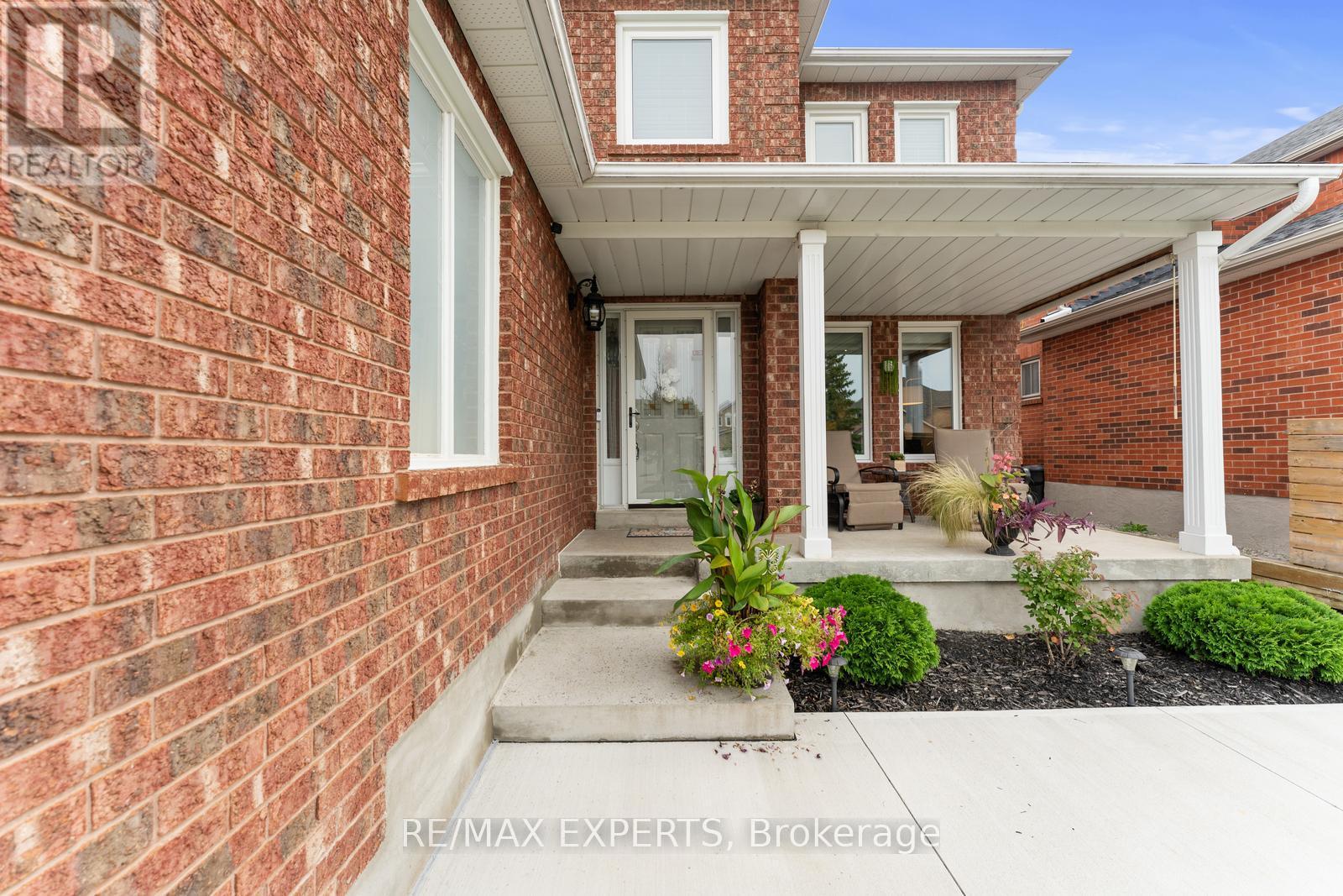 234 Allan Drive, Caledon, Ontario  L7E 1R9 - Photo 4 - W12423962