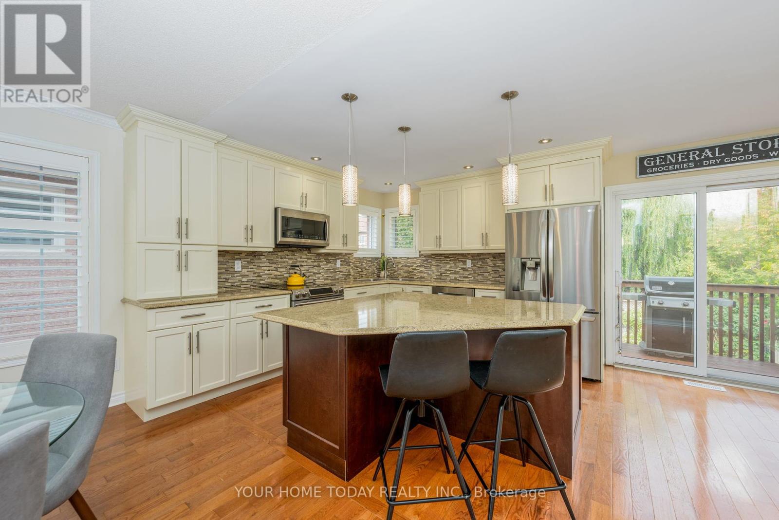 78 Harley Avenue, Halton Hills, Ontario  L7G 5R8 - Photo 13 - W12423967