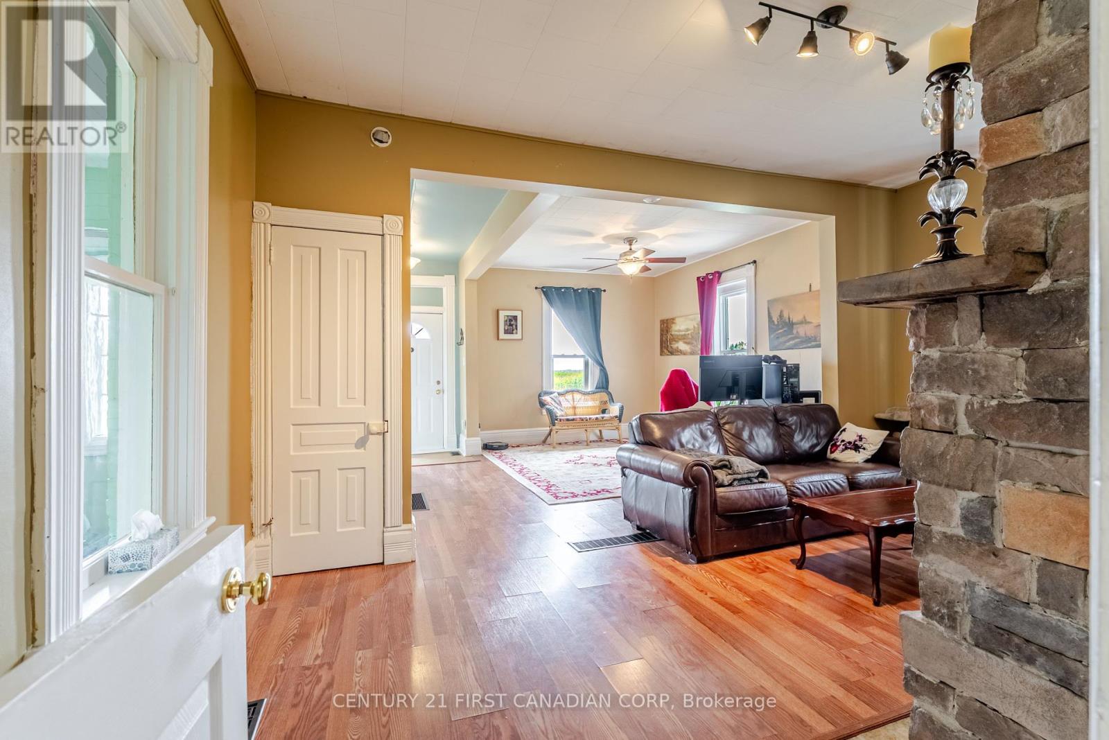 38214 Fingal Line, Southwold, Ontario  N5P 3S5 - Photo 17 - X12424048