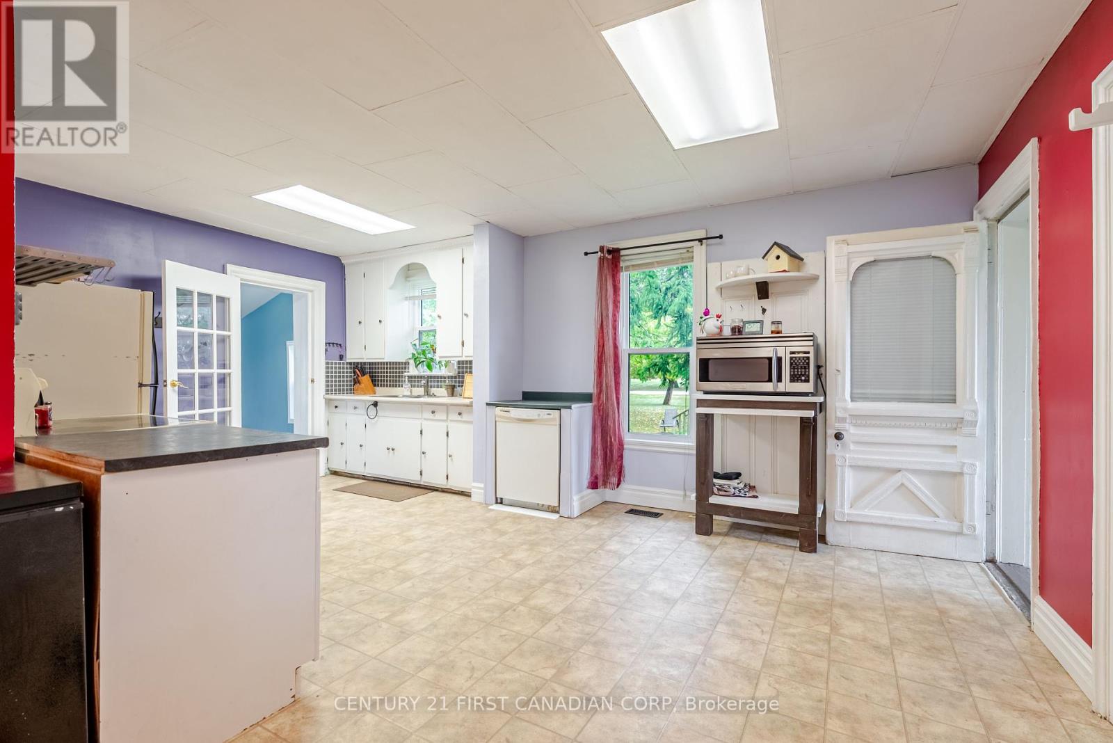 38214 Fingal Line, Southwold, Ontario  N5P 3S5 - Photo 19 - X12424048