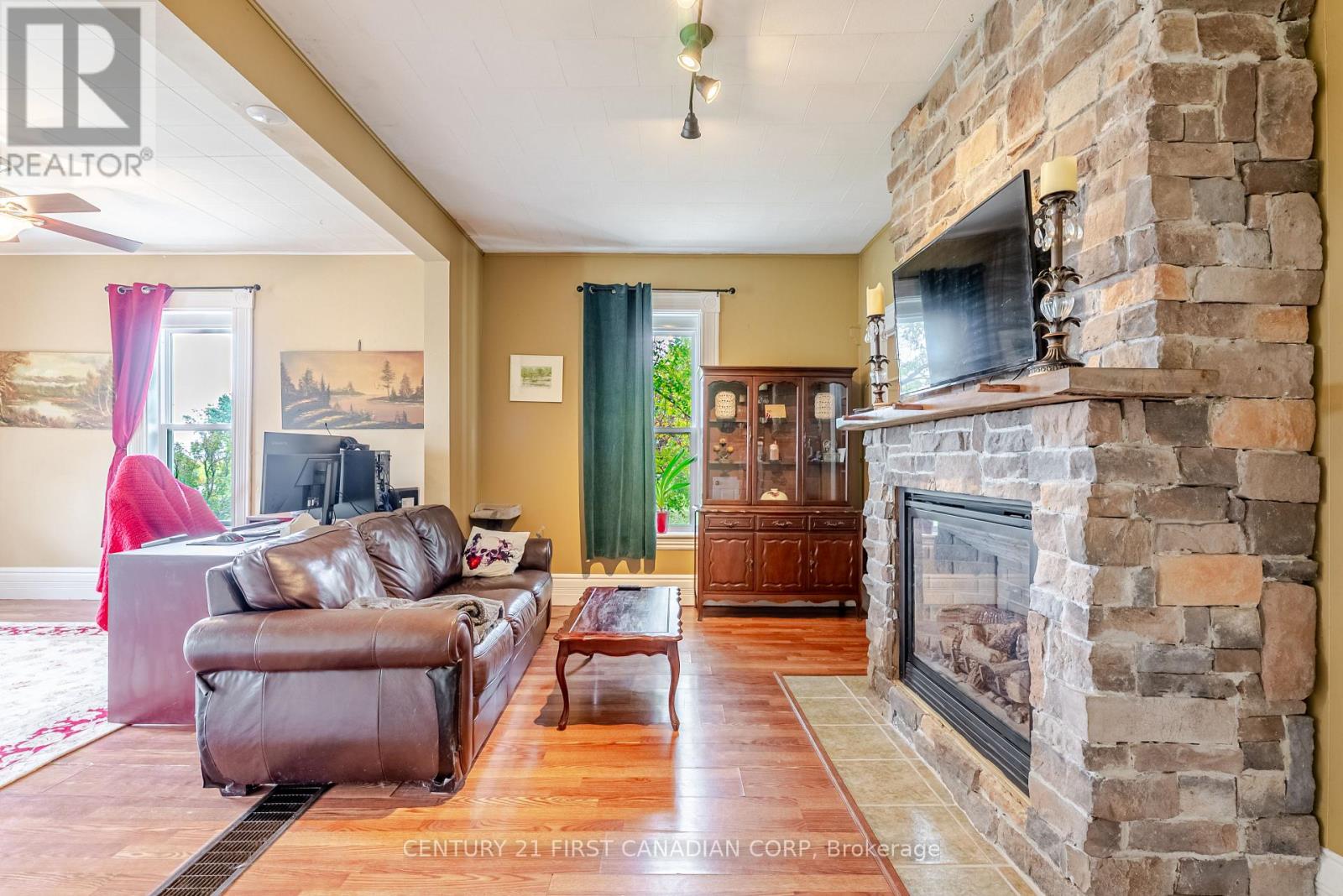 38214 Fingal Line, Southwold, Ontario  N5P 3S5 - Photo 13 - X12424048