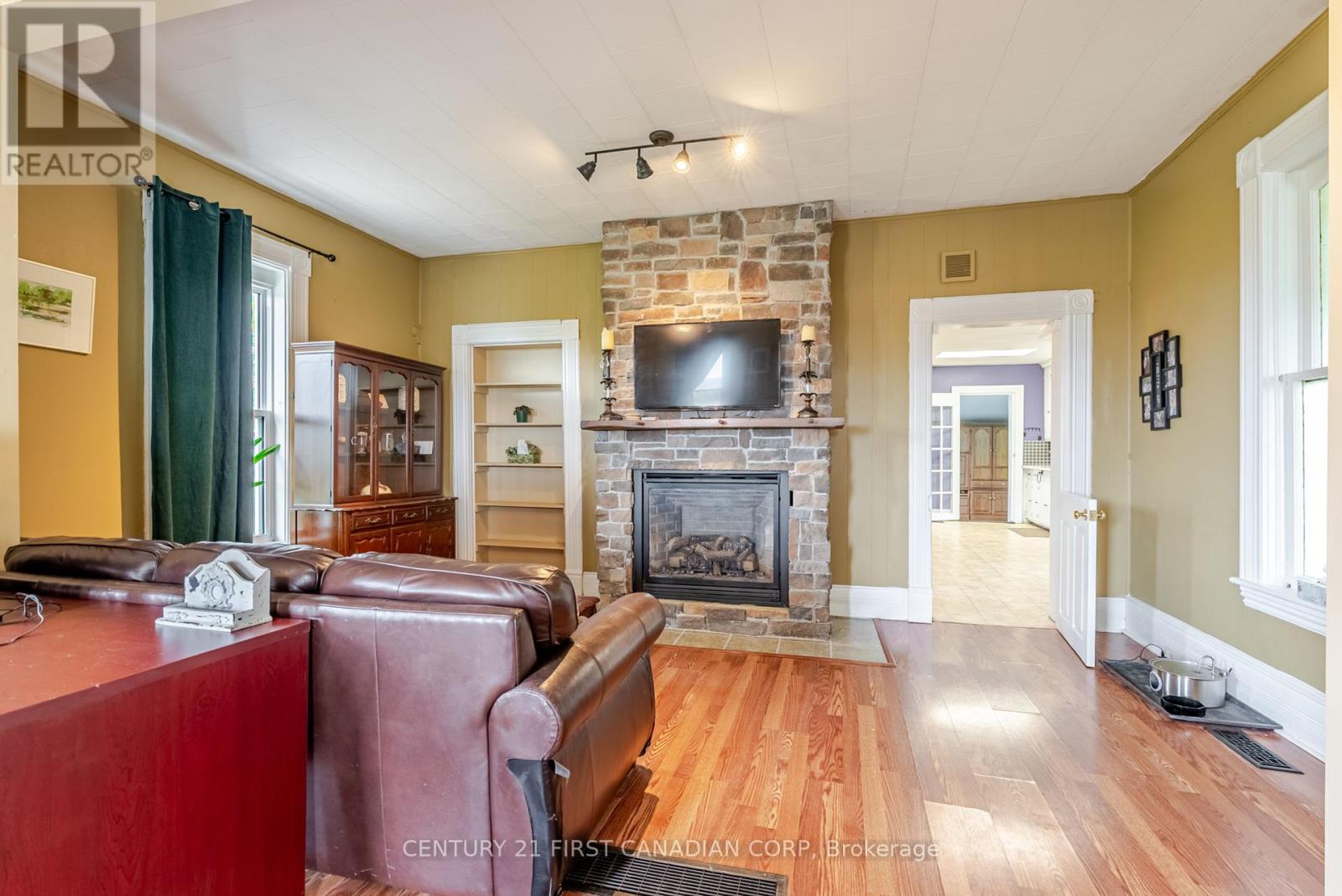 38214 Fingal Line, Southwold, Ontario  N5P 3S5 - Photo 12 - X12424048