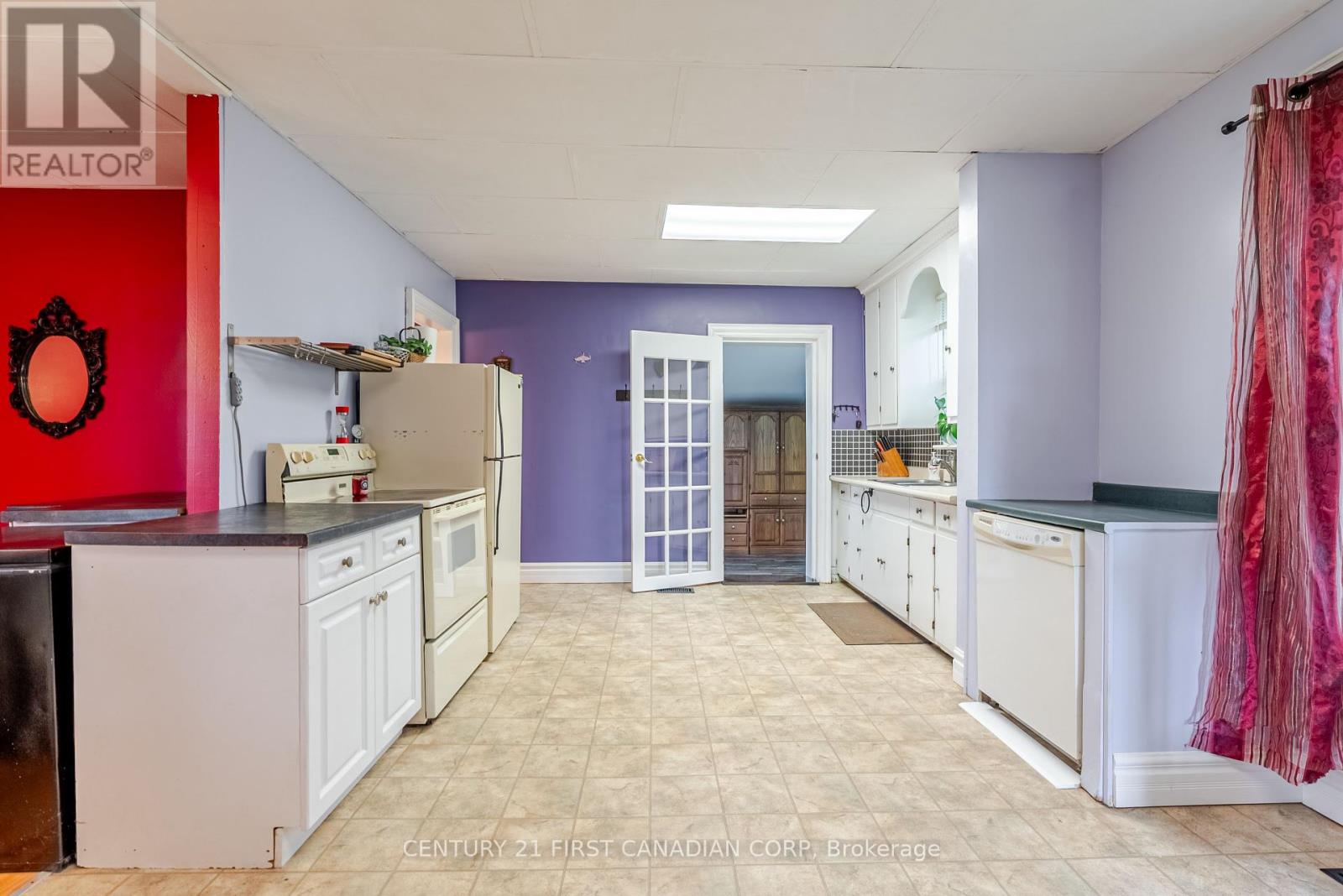 38214 Fingal Line, Southwold, Ontario  N5P 3S5 - Photo 18 - X12424048