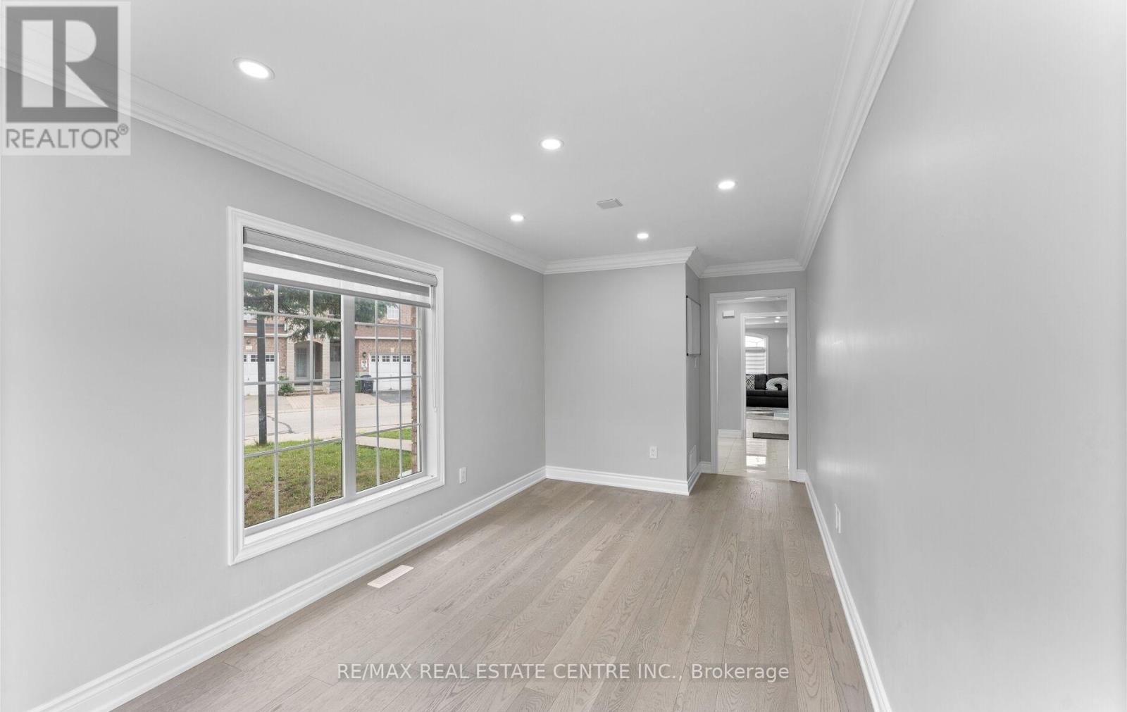32 - 32 Viewcrest Circle, Toronto (West Humber-Clairville), Ontario  M9W 7G5 - Photo 16 - W12424005