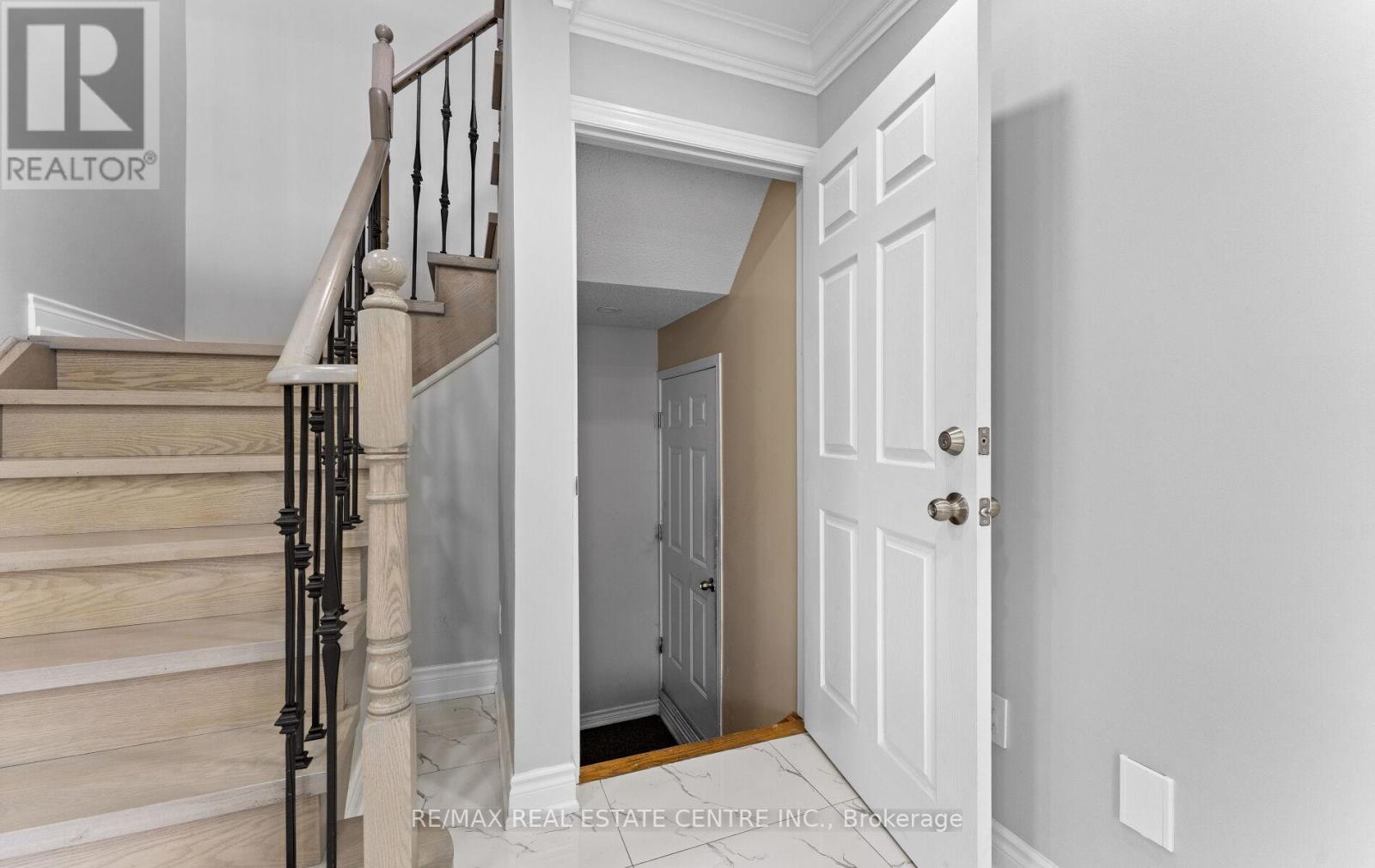 32 - 32 Viewcrest Circle, Toronto (West Humber-Clairville), Ontario  M9W 7G5 - Photo 19 - W12424005