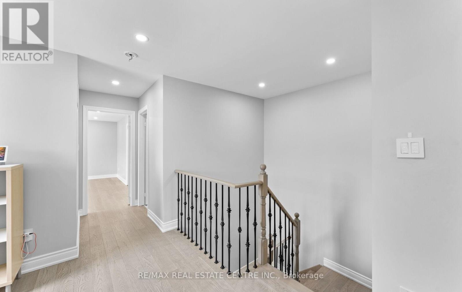 32 - 32 Viewcrest Circle, Toronto (West Humber-Clairville), Ontario  M9W 7G5 - Photo 20 - W12424005