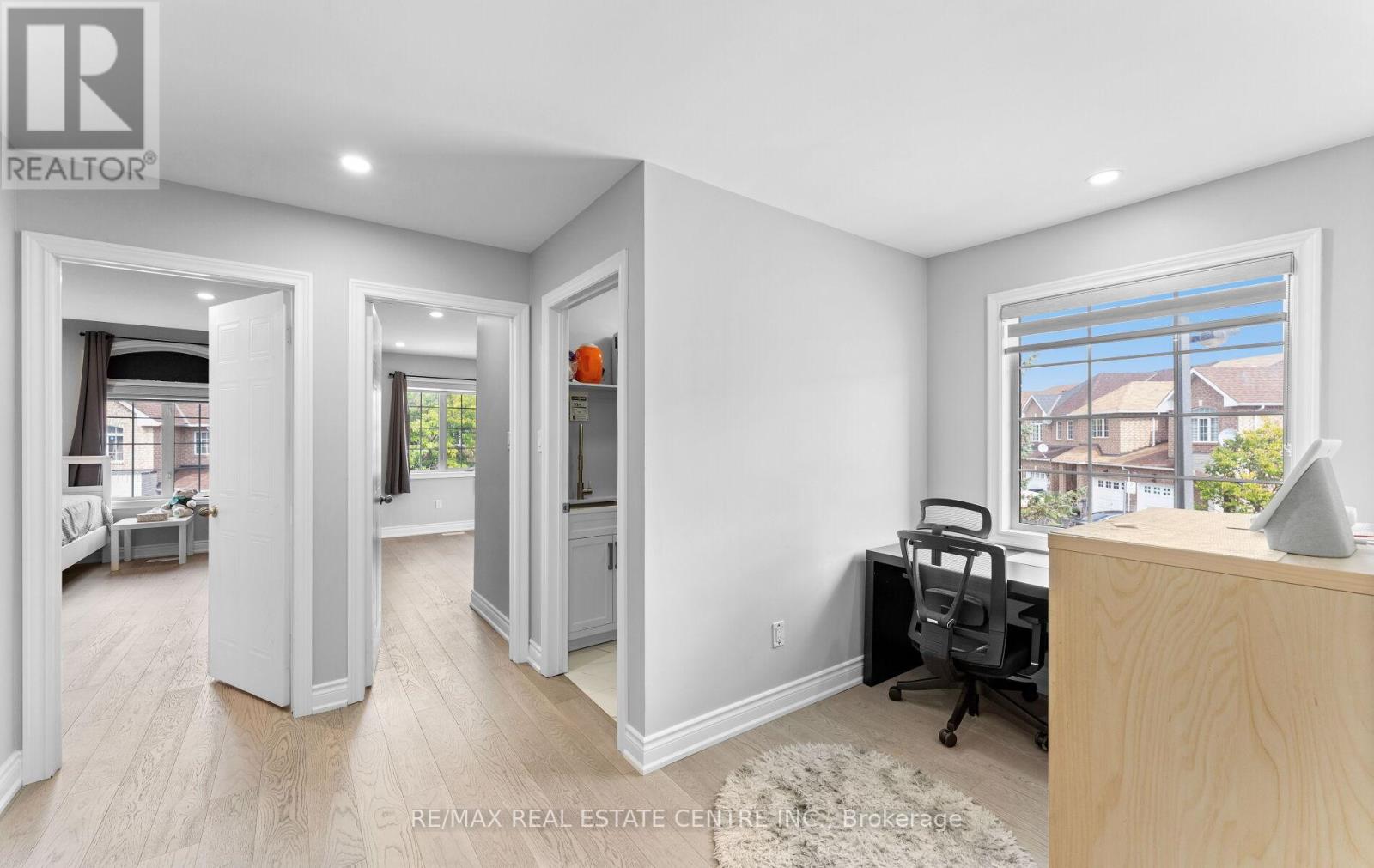 32 - 32 Viewcrest Circle, Toronto (West Humber-Clairville), Ontario  M9W 7G5 - Photo 21 - W12424005