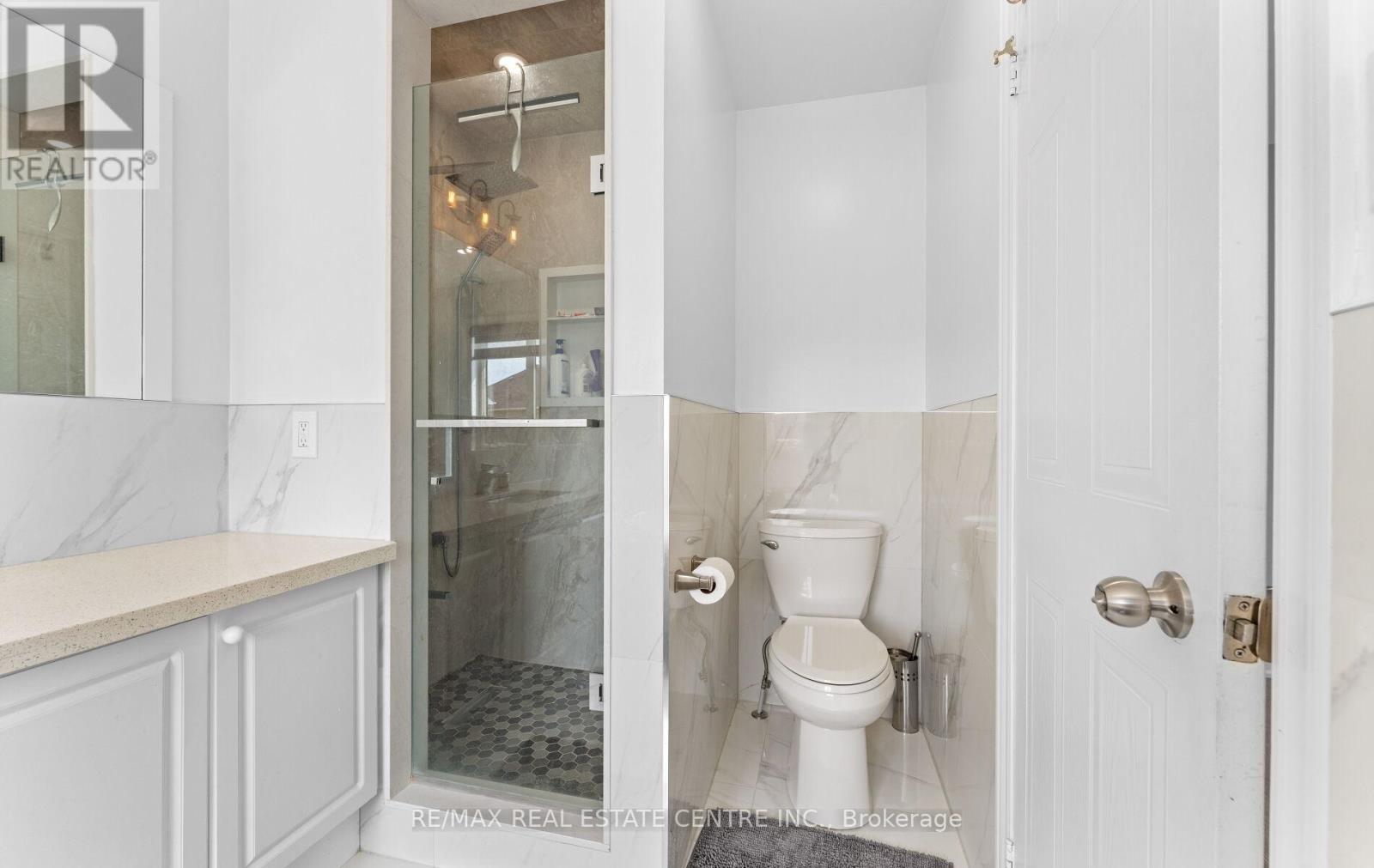 32 - 32 Viewcrest Circle, Toronto (West Humber-Clairville), Ontario  M9W 7G5 - Photo 26 - W12424005