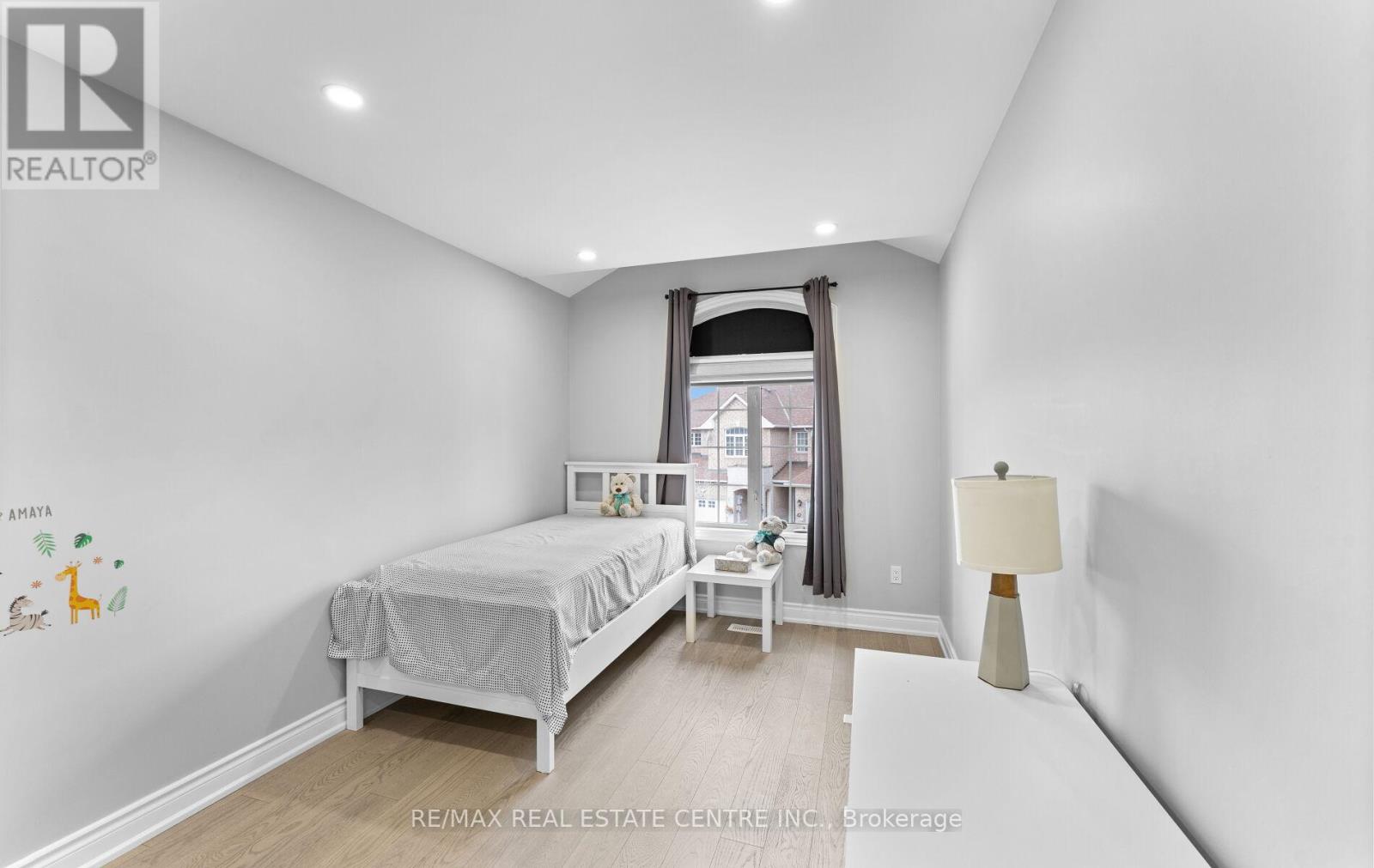32 - 32 Viewcrest Circle, Toronto (West Humber-Clairville), Ontario  M9W 7G5 - Photo 27 - W12424005