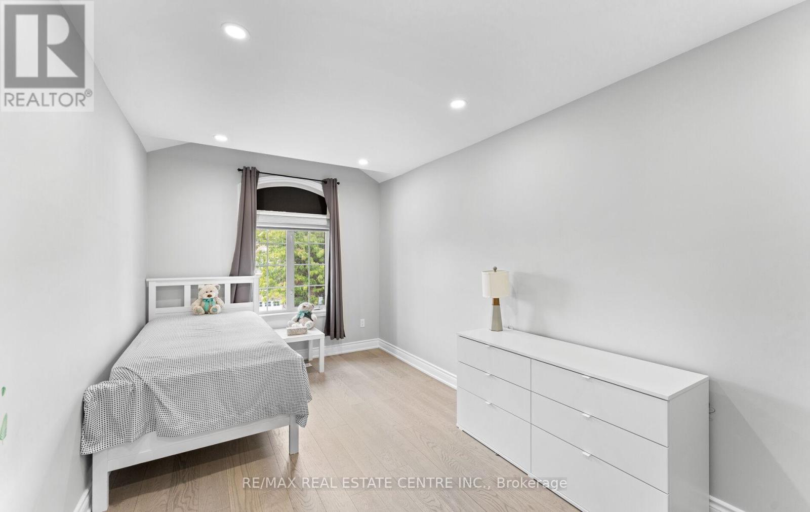 32 - 32 Viewcrest Circle, Toronto (West Humber-Clairville), Ontario  M9W 7G5 - Photo 28 - W12424005
