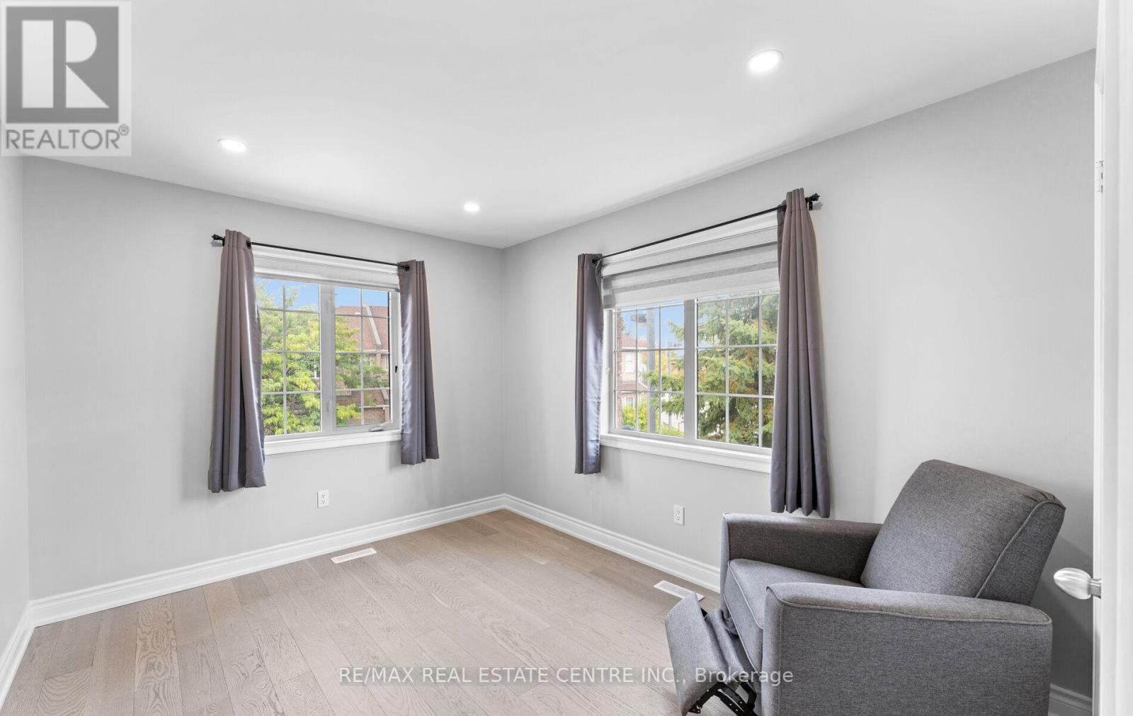 32 - 32 Viewcrest Circle, Toronto (West Humber-Clairville), Ontario  M9W 7G5 - Photo 30 - W12424005
