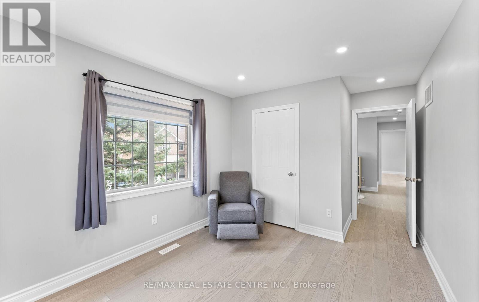 32 - 32 Viewcrest Circle, Toronto (West Humber-Clairville), Ontario  M9W 7G5 - Photo 31 - W12424005