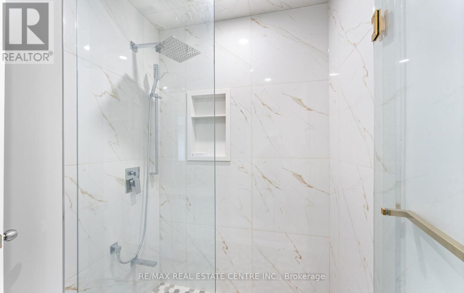 32 - 32 Viewcrest Circle, Toronto (West Humber-Clairville), Ontario  M9W 7G5 - Photo 35 - W12424005