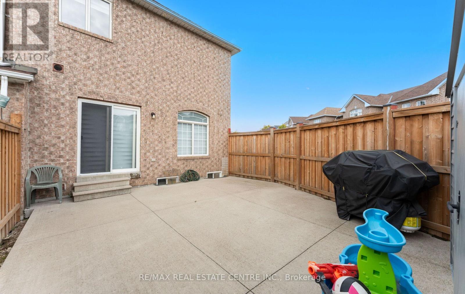 32 - 32 Viewcrest Circle, Toronto (West Humber-Clairville), Ontario  M9W 7G5 - Photo 40 - W12424005