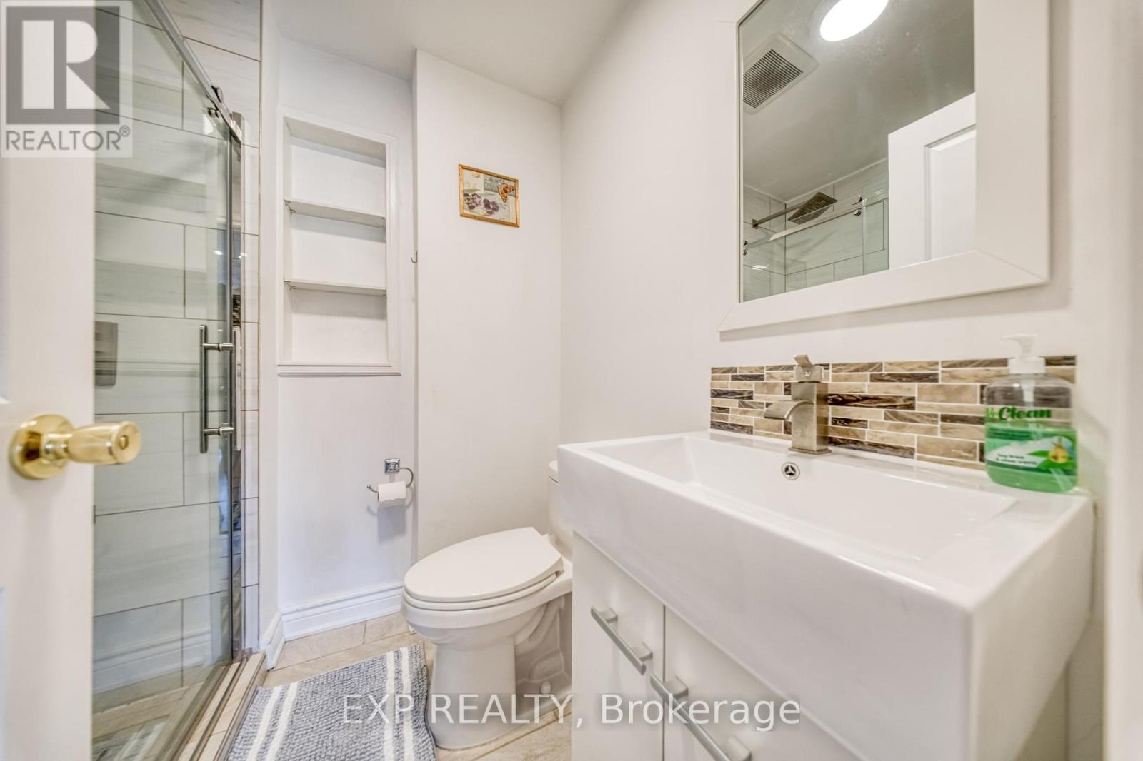 35 Highland Hill, Toronto (Yorkdale-Glen Park), Ontario  M6A 2P7 - Photo 16 - W12424021
