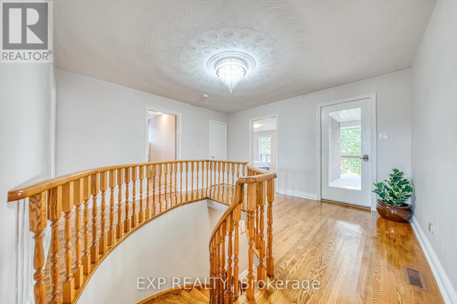 35 Highland Hill, Toronto (Yorkdale-Glen Park), Ontario  M6A 2P7 - Photo 18 - W12424021