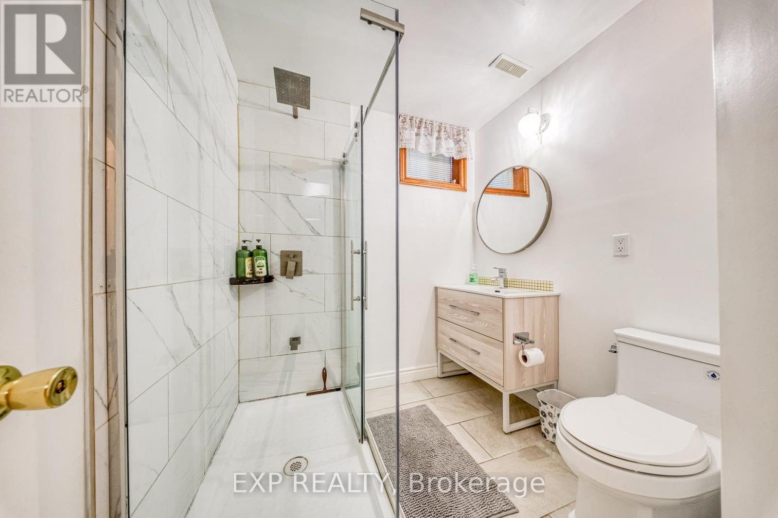 35 Highland Hill, Toronto (Yorkdale-Glen Park), Ontario  M6A 2P7 - Photo 39 - W12424021