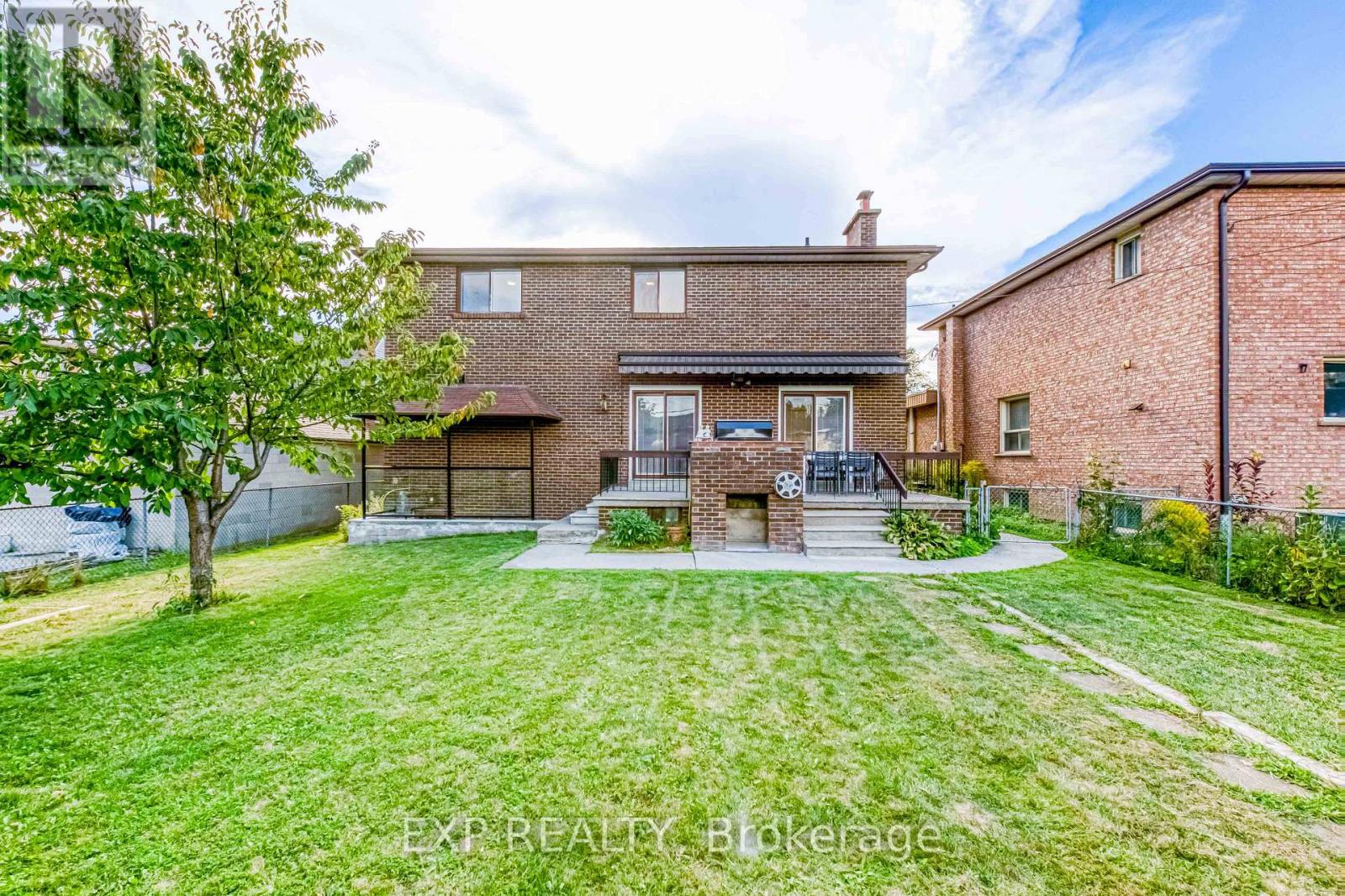 35 Highland Hill, Toronto (Yorkdale-Glen Park), Ontario  M6A 2P7 - Photo 45 - W12424021