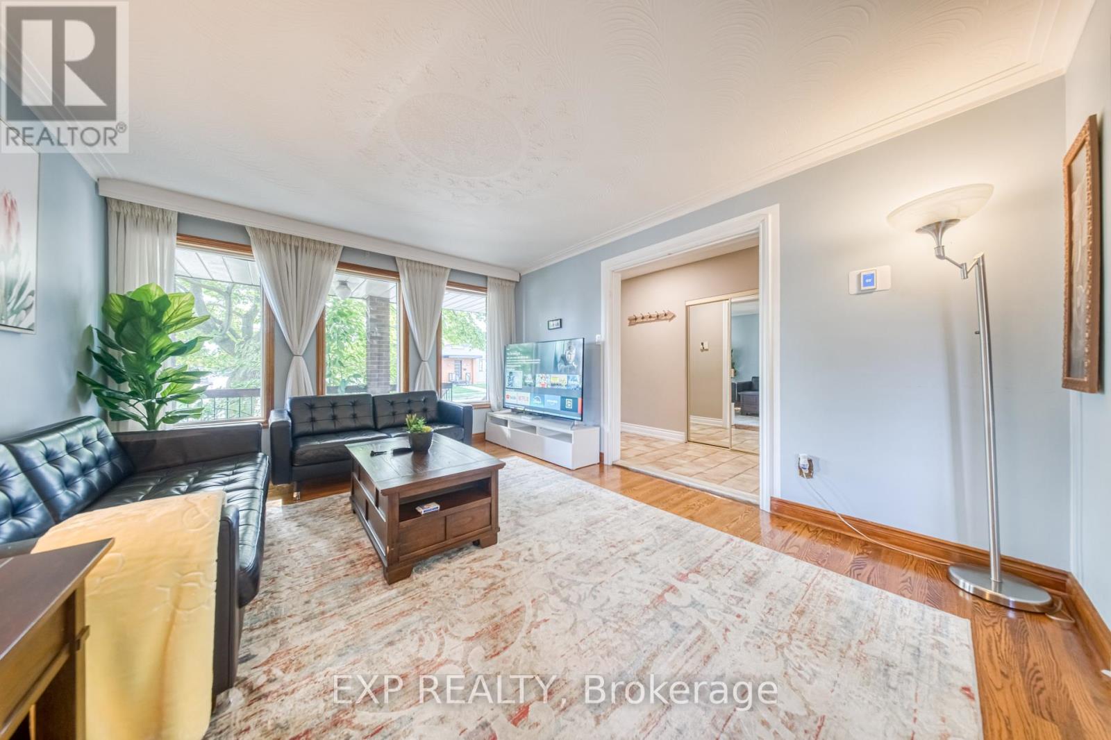 35 Highland Hill, Toronto (Yorkdale-Glen Park), Ontario  M6A 2P7 - Photo 6 - W12424021