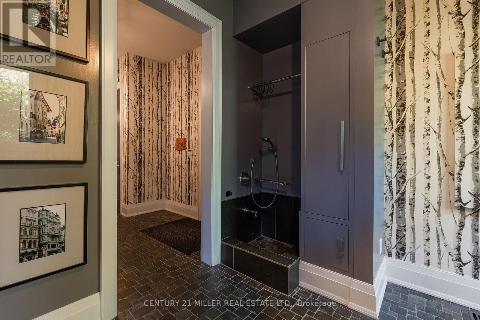 1324 Cambridge Drive, Oakville, Ontario  L6J 1S3 - Photo 18 - W12424024