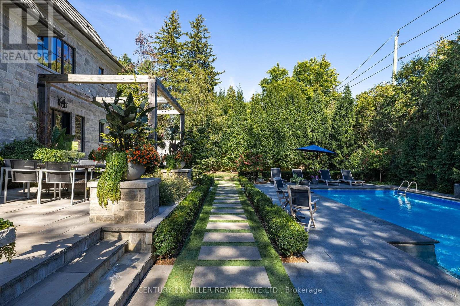 1324 Cambridge Drive, Oakville, Ontario  L6J 1S3 - Photo 38 - W12424024