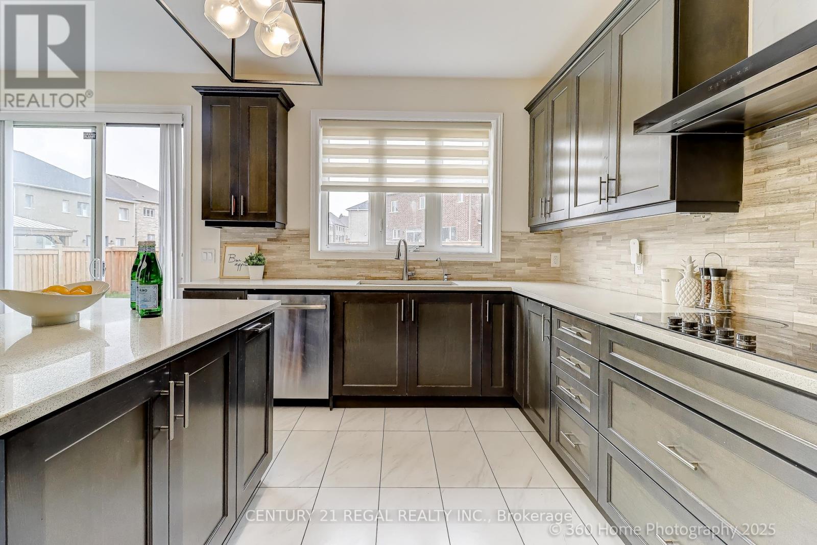 30 Albert Spencer Avenue, Caledon (Caledon East), Ontario  L7C 4G4 - Photo 12 - W12424034