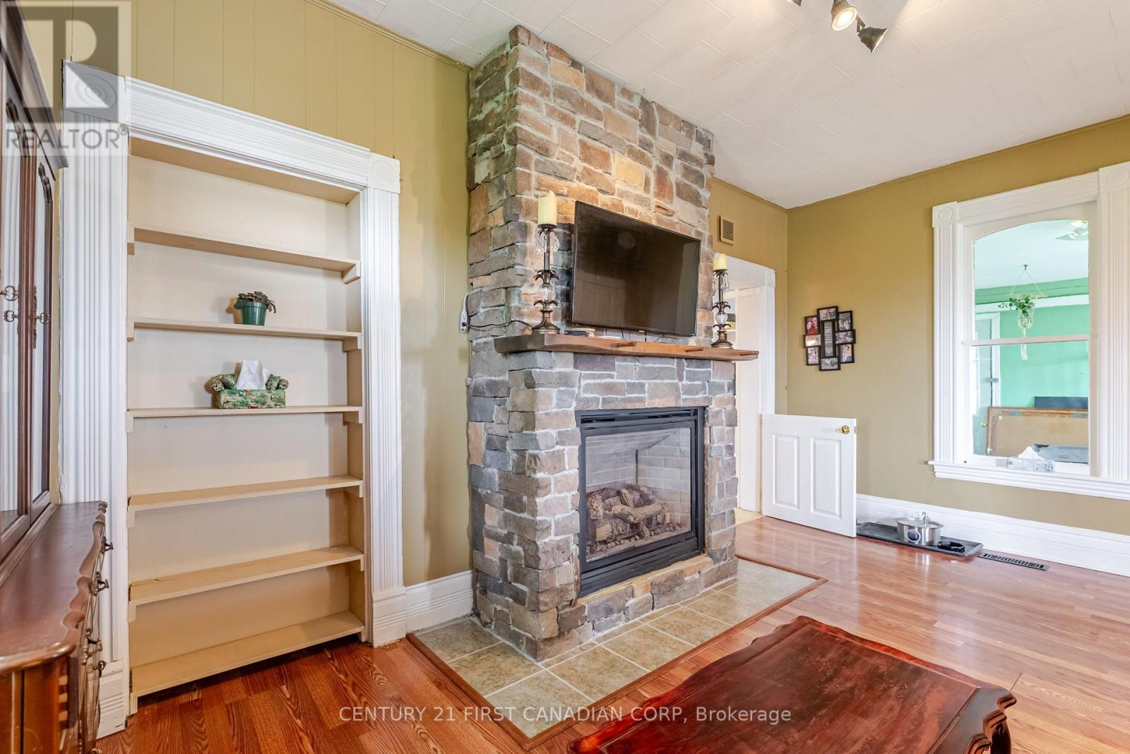 38214 Fingal Line, Southwold, Ontario  N5P 3S5 - Photo 15 - X12424048
