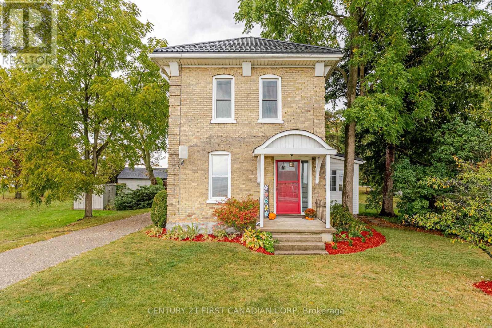 38214 Fingal Line, Southwold, Ontario  N5P 3S5 - Photo 4 - X12424048