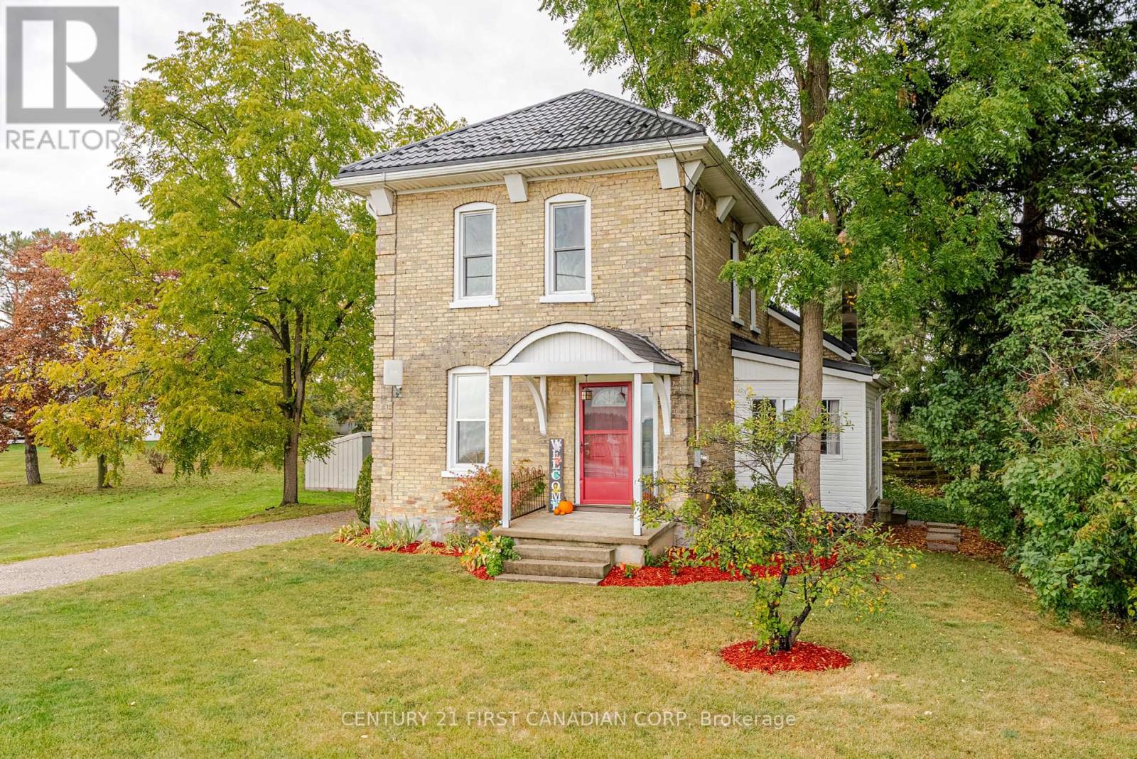 38214 Fingal Line, Southwold, Ontario  N5P 3S5 - Photo 5 - X12424048