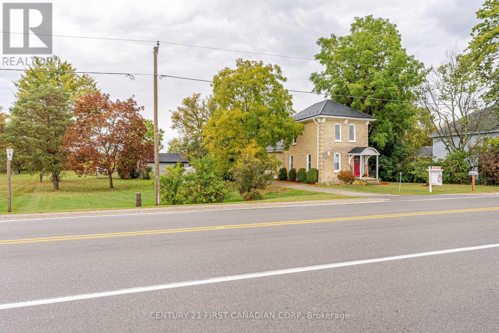38214 Fingal Line, Southwold, Ontario  N5P 3S5 - Photo 6 - X12424048