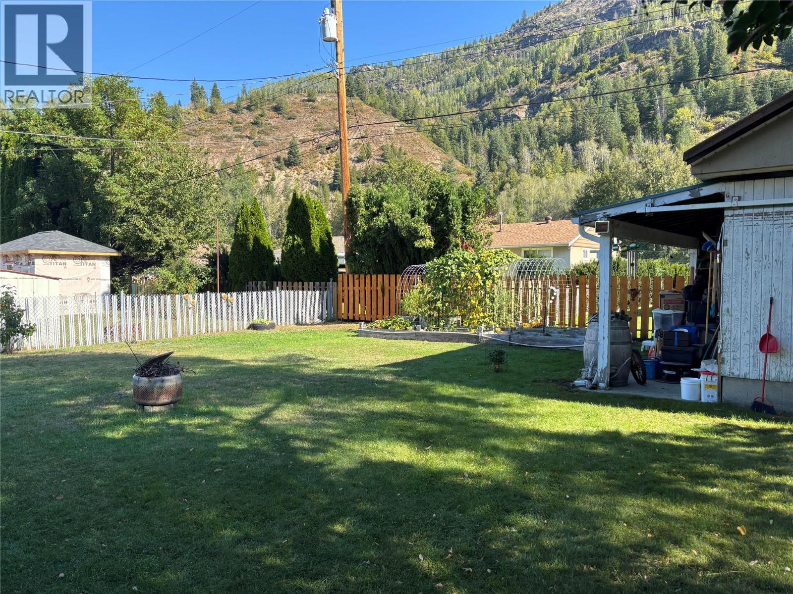 1047 Regan Crescent, Trail, British Columbia  V1R 1C3 - Photo 16 - 10363512