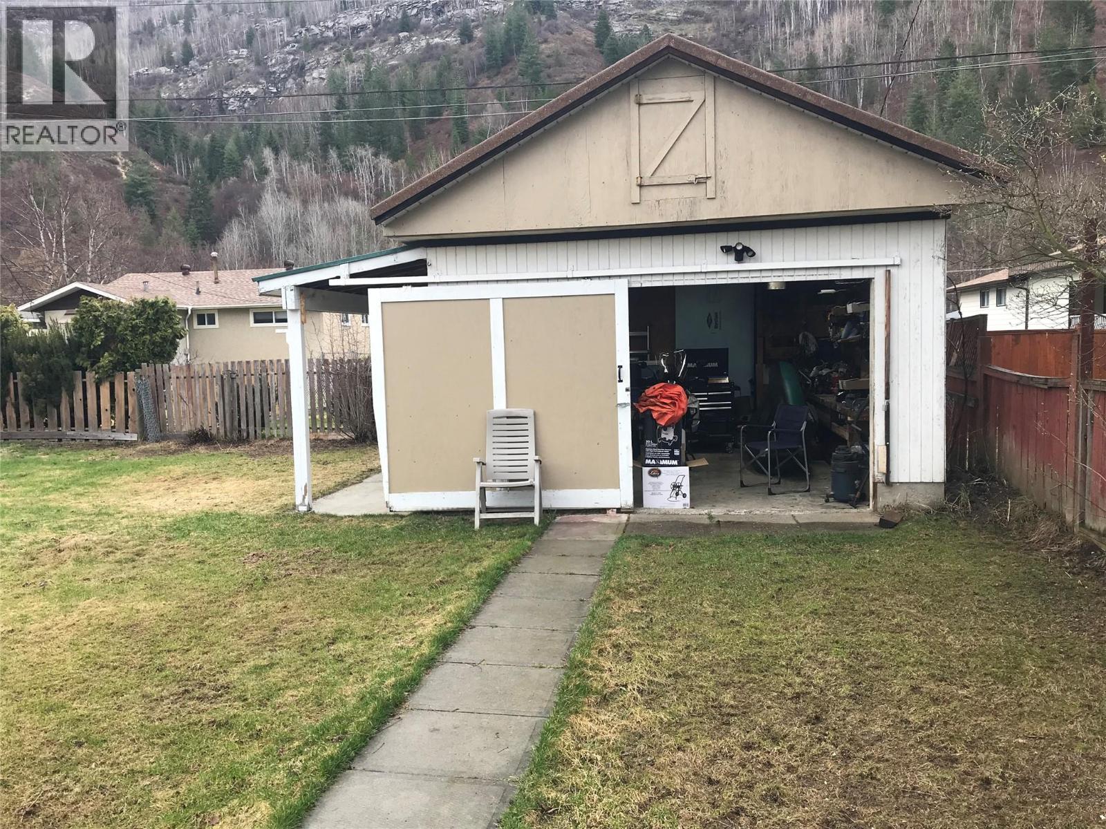 1047 Regan Crescent, Trail, British Columbia  V1R 1C3 - Photo 8 - 10363512