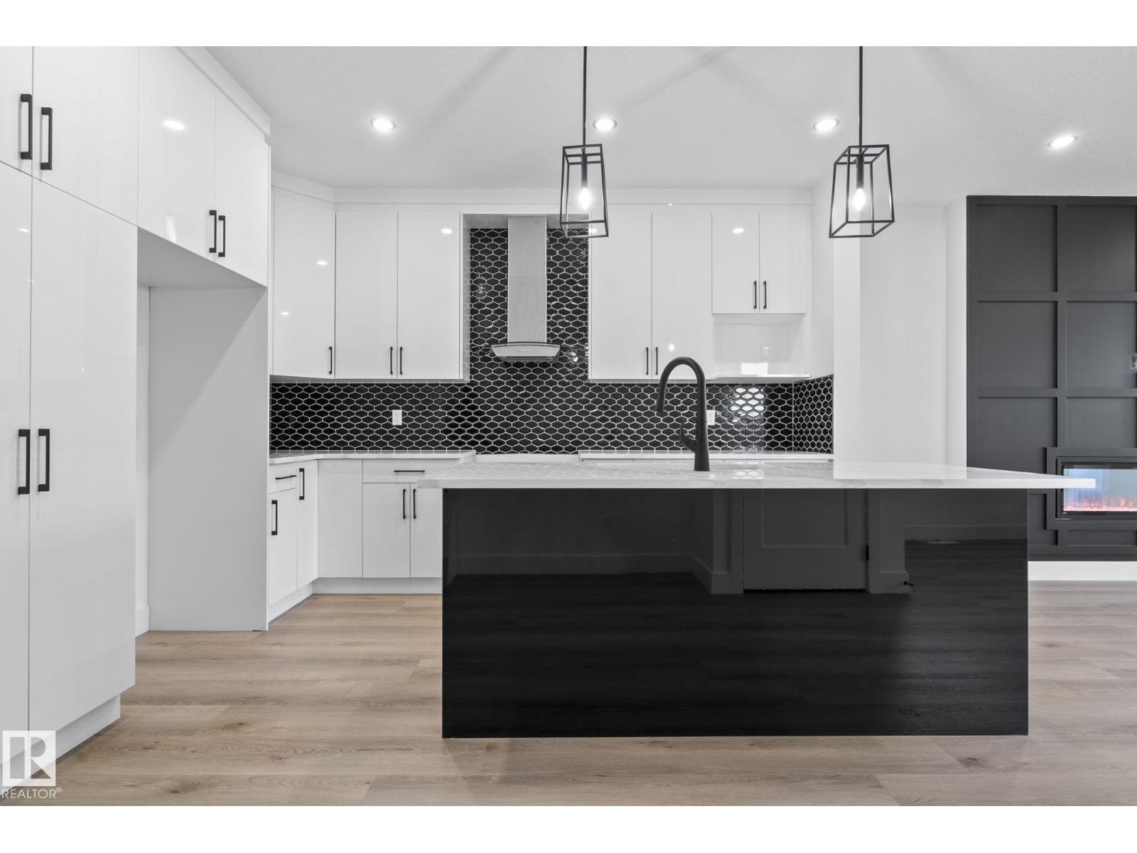 326 32 Av Nw, Edmonton, Alberta  T6T 2K2 - Photo 4 - E4459216