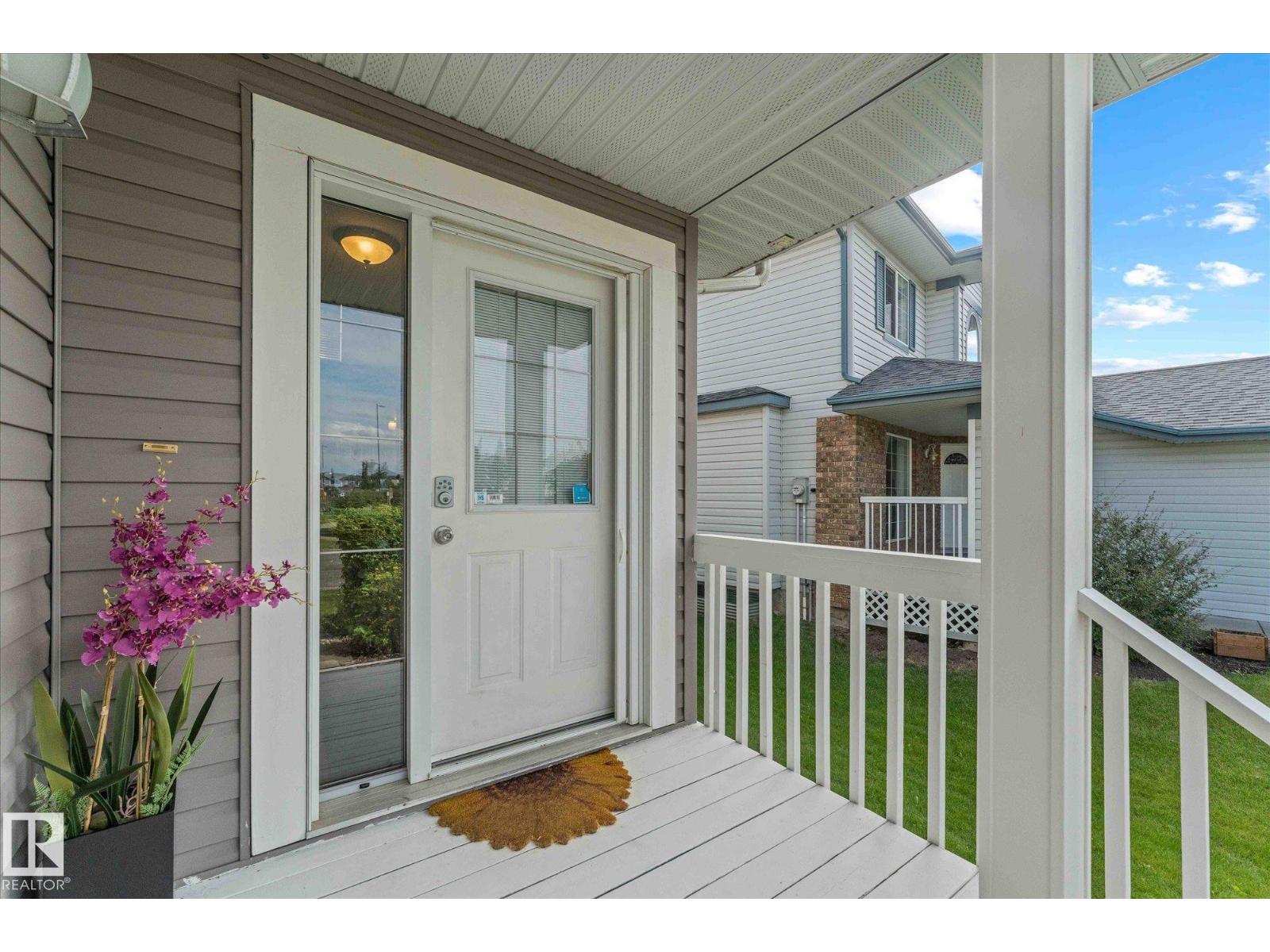121 Castle Dr Nw, Edmonton, Alberta  T5X 6H1 - Photo 2 - E4459219