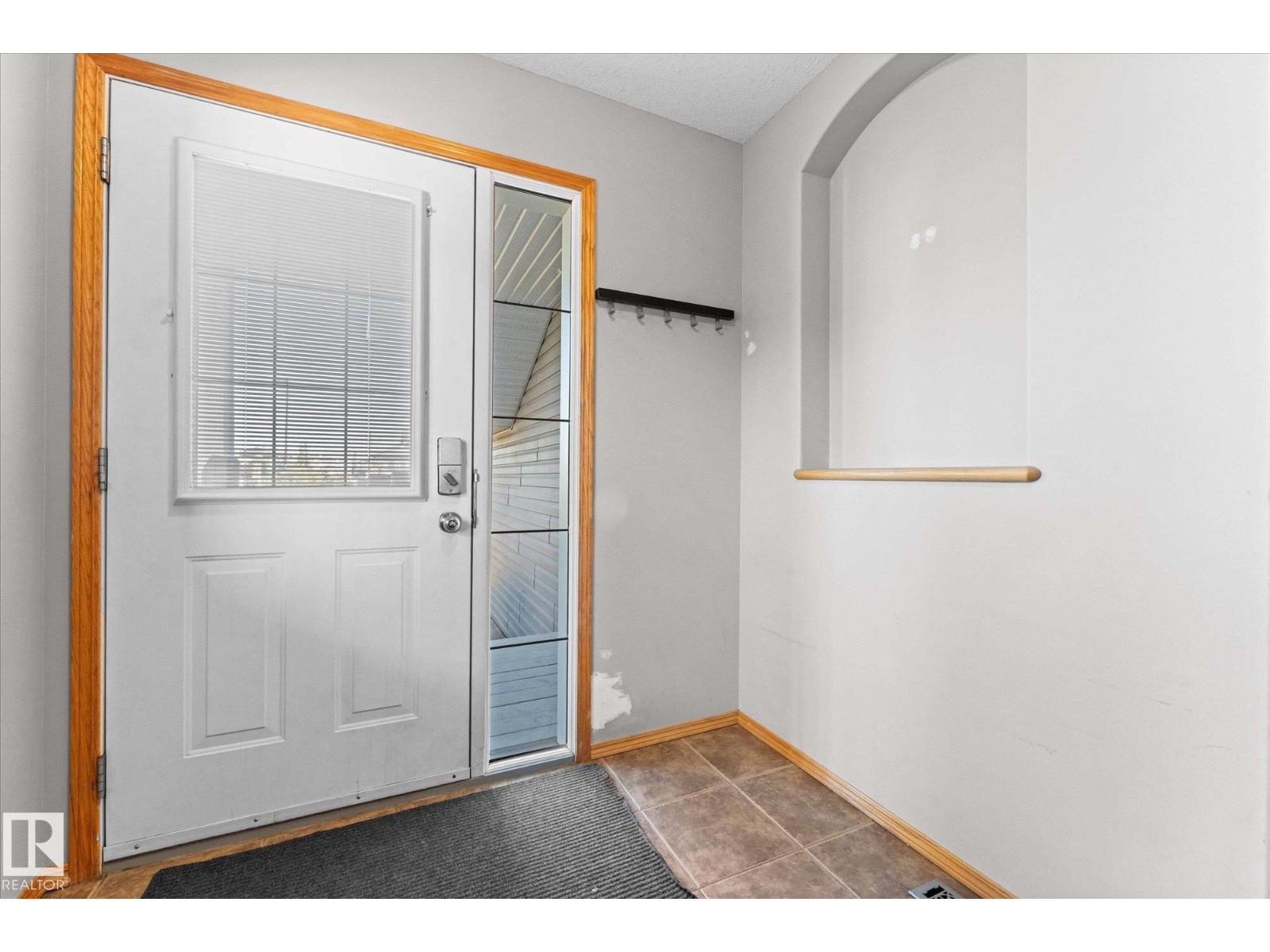121 Castle Dr Nw, Edmonton, Alberta  T5X 6H1 - Photo 3 - E4459219