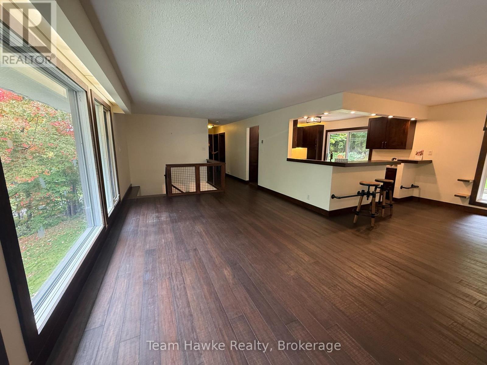 121 Gilwood Park Drive, Penetanguishene, Ontario  L9M 1Z1 - Photo 13 - S12423262