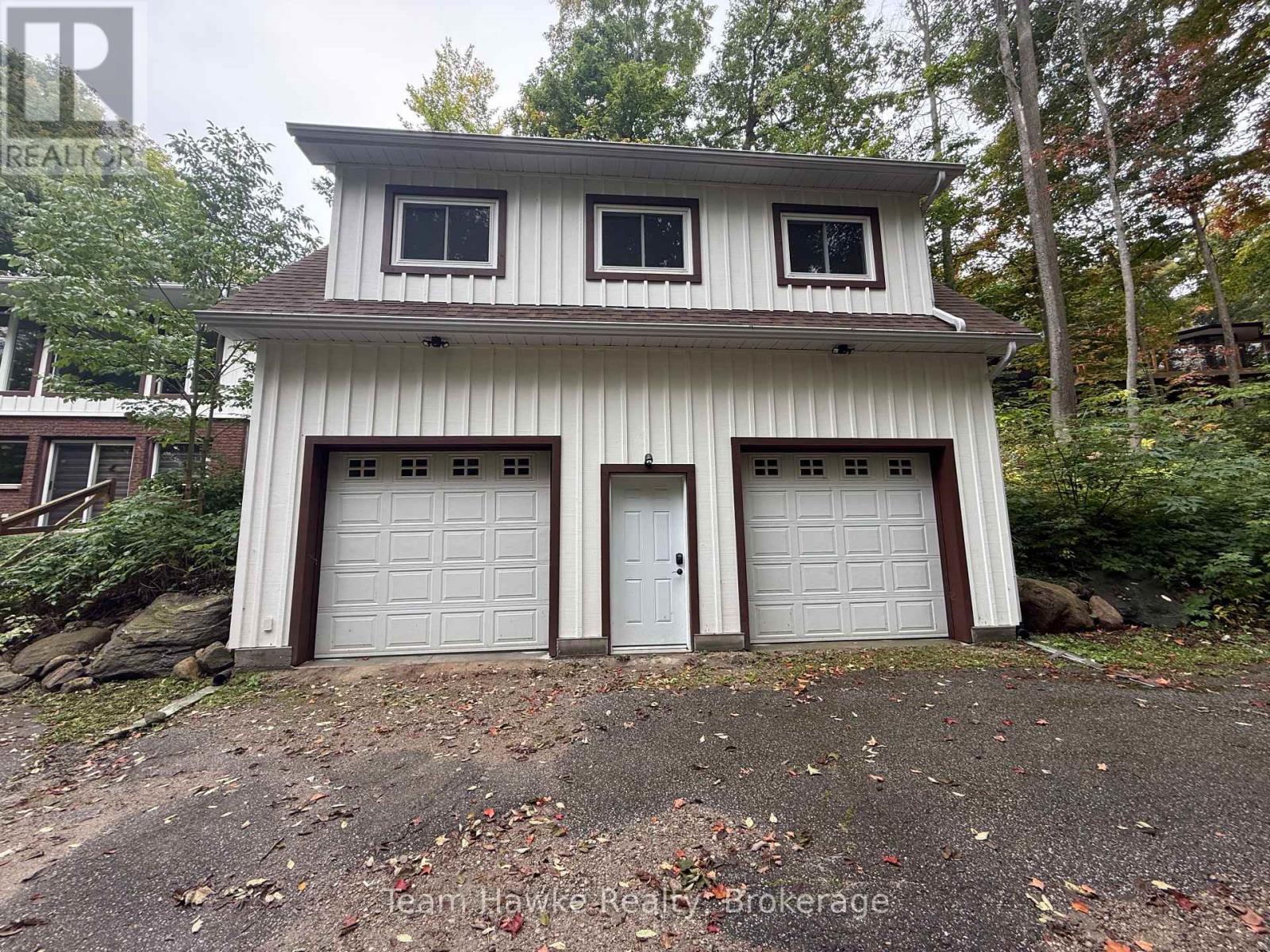 121 Gilwood Park Drive, Penetanguishene, Ontario  L9M 1Z1 - Photo 4 - S12423262