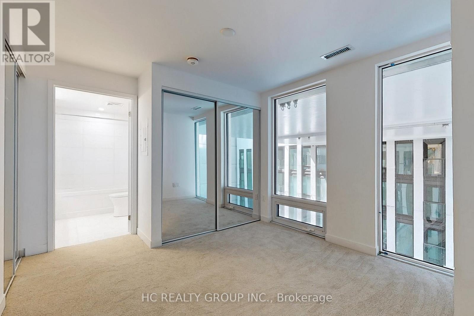 608 - 238 Simcoe Street W, Toronto, Ontario  M5T 3B9 - Photo 15 - C12422026