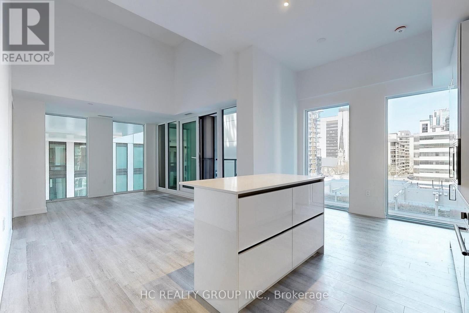 608 - 238 Simcoe Street W, Toronto, Ontario  M5T 3B9 - Photo 10 - C12422026